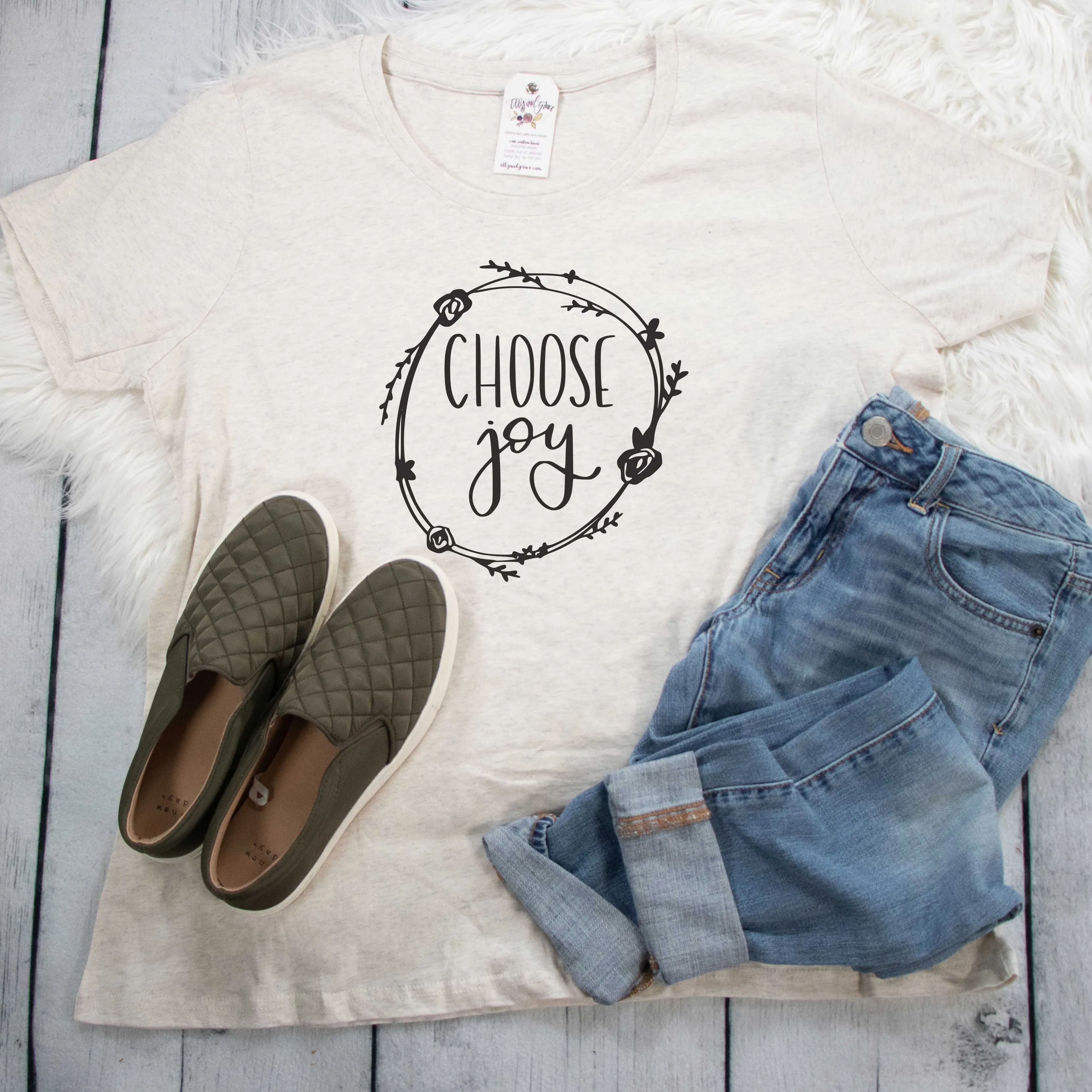 Choose Joy Scoop Neck Curvy Tee