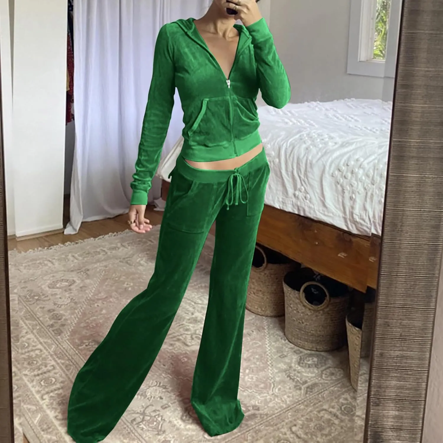 hlysgo Women's 2 Piece Velour Tracksuit Set Fall Long Sleeve Zipper Hoodie Cropped Jacket and Sweatpants Y2K Sweatsuit Set