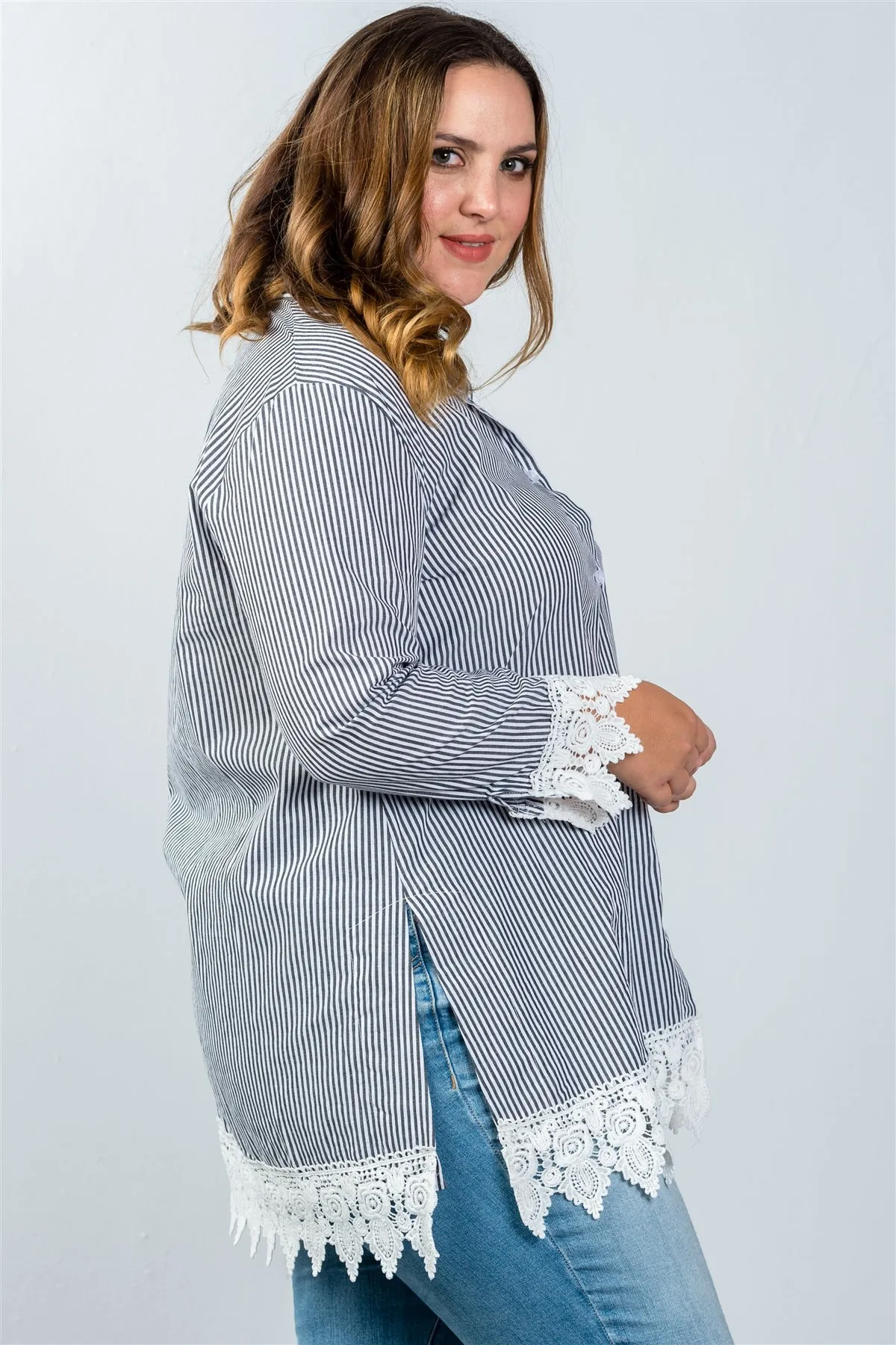 Ladies fashion plus size contrast crochet trim vertical striped top