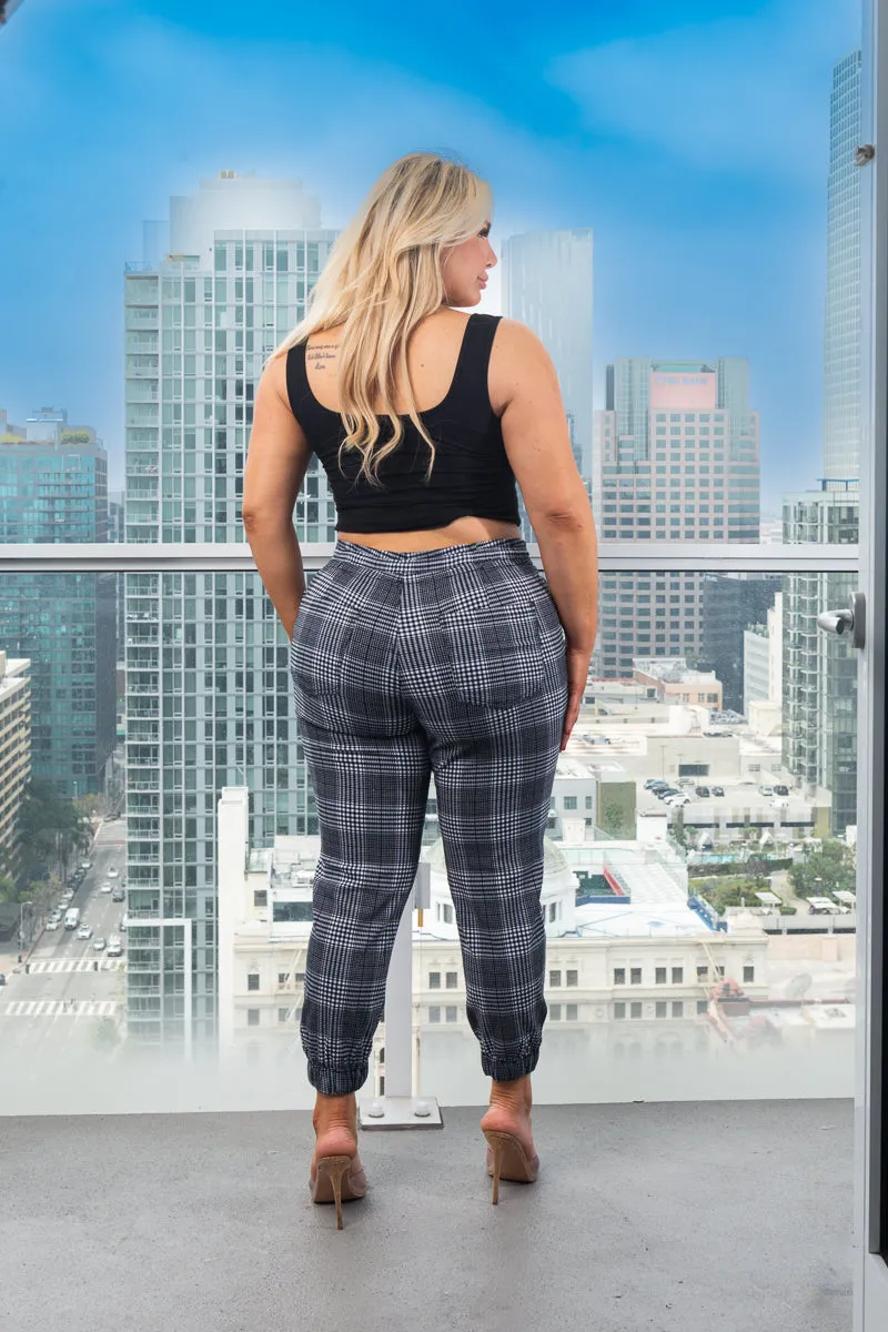 Plus Size Easy Wear Houndstooth Plaid Print Drawstring Waist Jogger With 4 Pockets (RN52469-002)