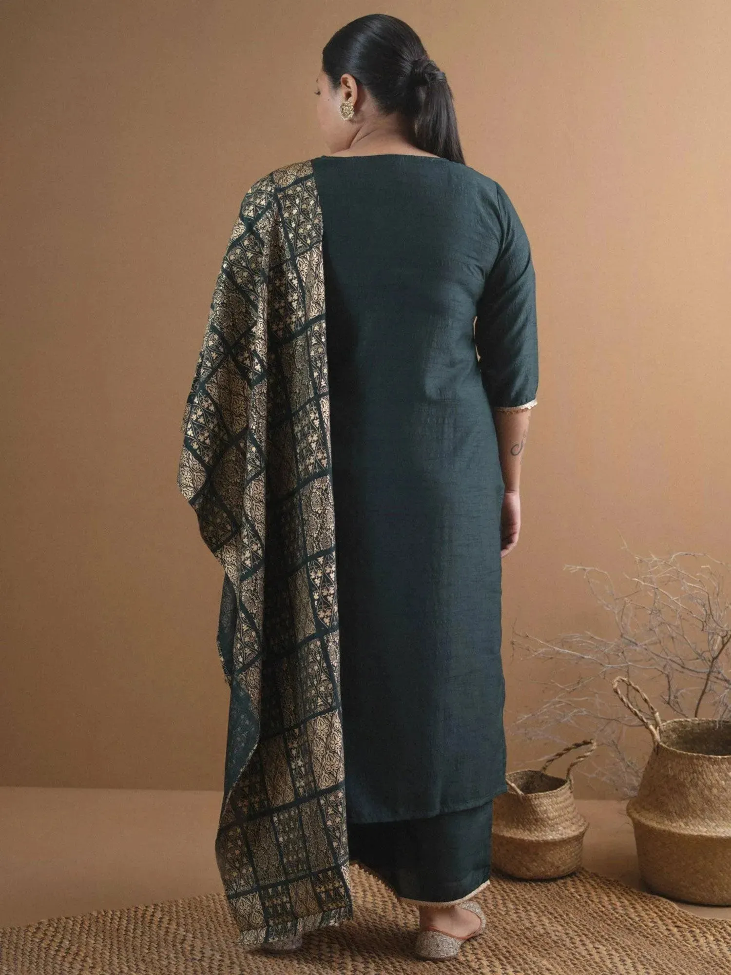 Plus Size Green Solid Chanderi Silk Straight Kurta With Palazzos & Stole