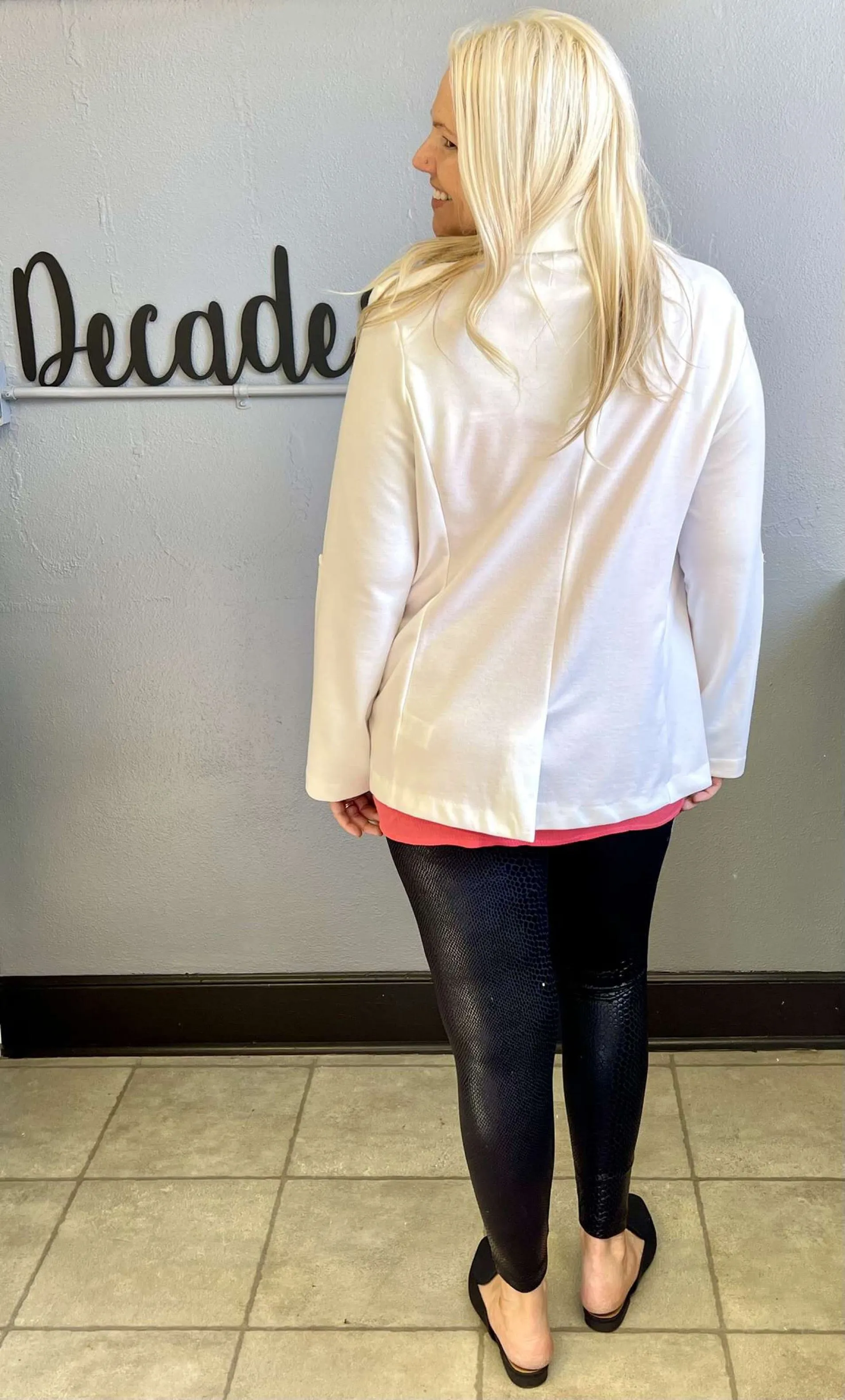 WHITE BIRCH- Long Sleeve Solid Knit Blazer