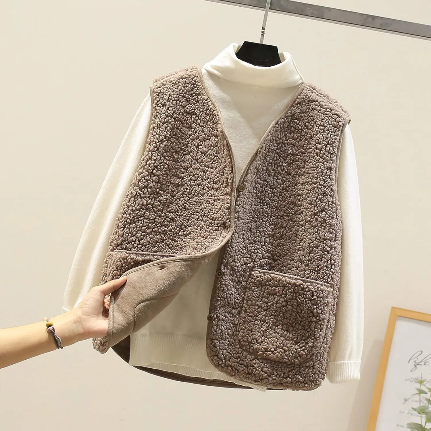 Women's Sleeveless Fleece Sherpa Jacket Lamb Cashmere Vests for Women Cropped Vest Coat Short Winter Button