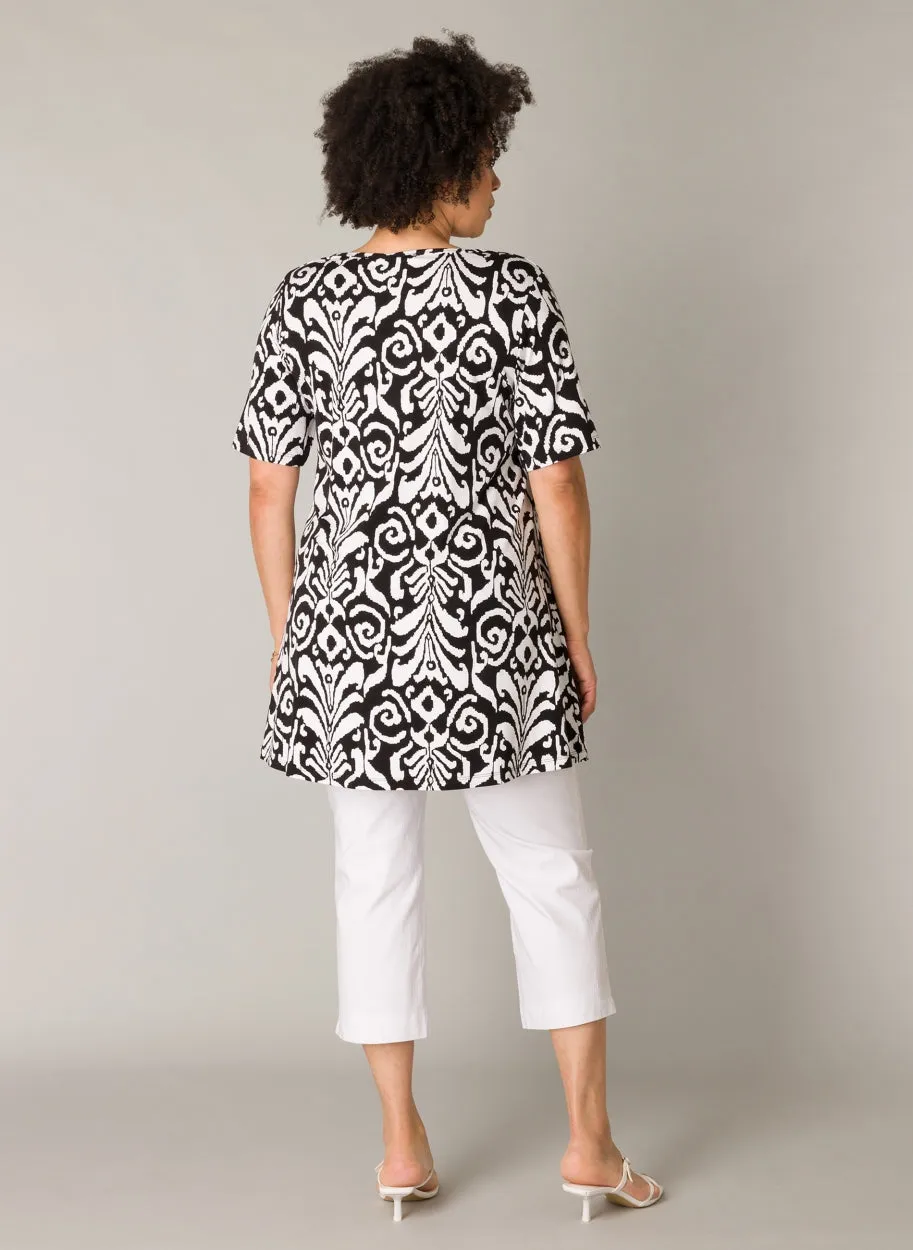 Yesta Anke Essential Black & White Tee/Tunic