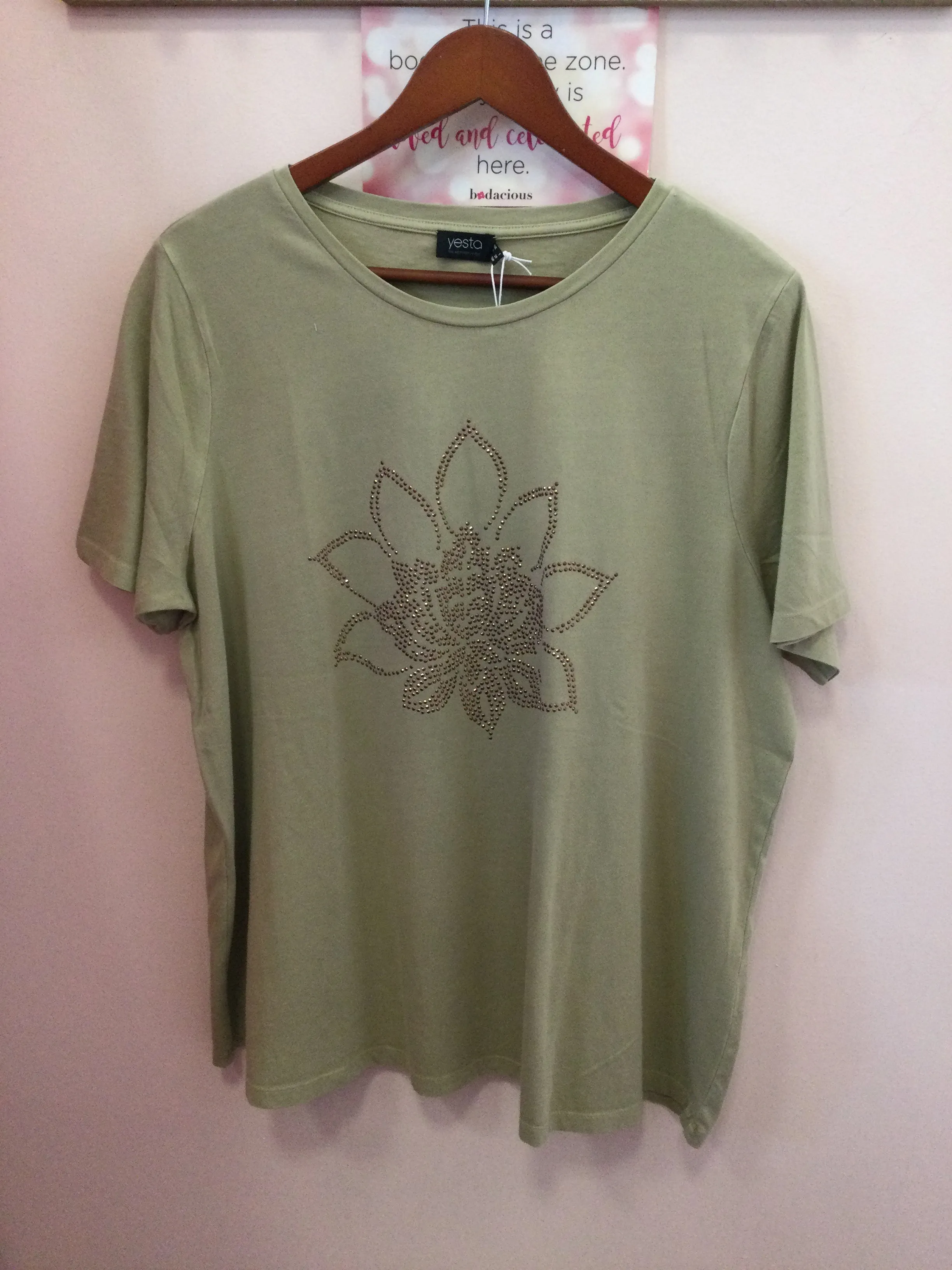 Yesta Yazleen tee